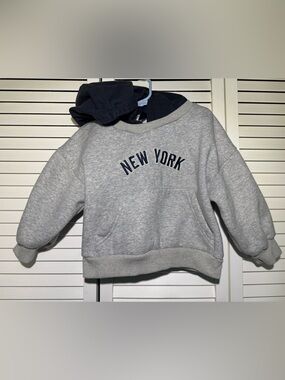 Grey 'New York' Hooded Sweatshirt kids size 4(100)